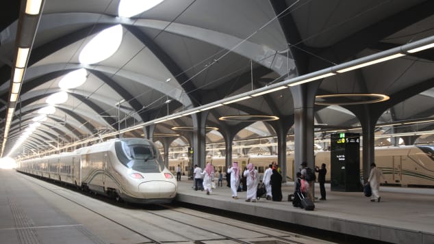 沙特阿拉伯的哈拉曼火车经过改装，以应对沙漠的高温。