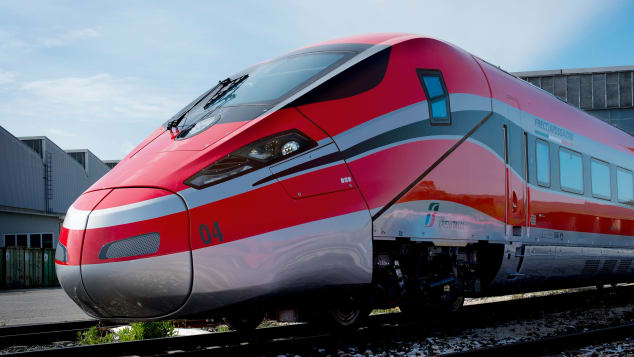 意大利的Red Arrow或Frecciarossa列车可以达到400公里/小时的速度。