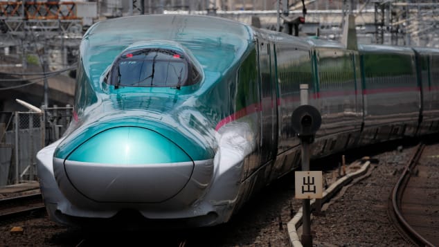 日本新干线列车上的长鼻子旨在减少隧道中的音爆。