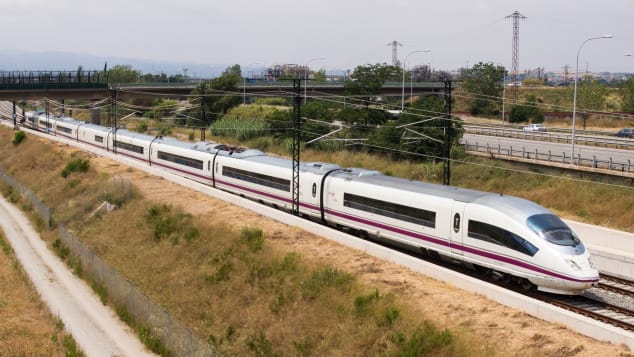 在过去的 30 年里，西班牙在高速铁路上投入了大量资金。