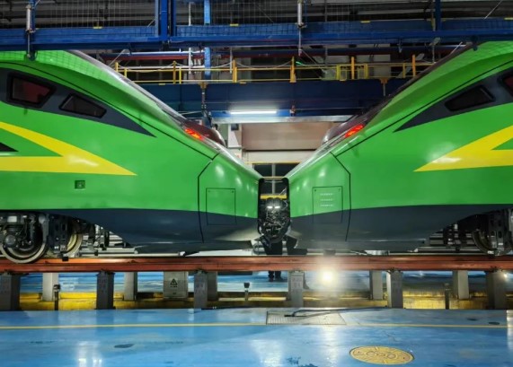 鹤岗铁路上的复兴号——“绿巨人”，正式通车！